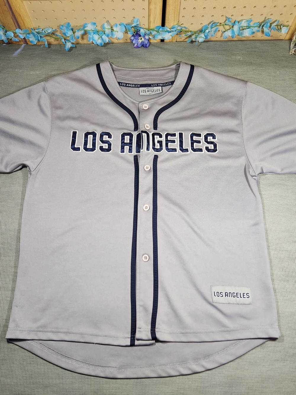 Los Angeles Men’s Light Gray Baseball Jersey with Navy Trim Size L Pre-owned